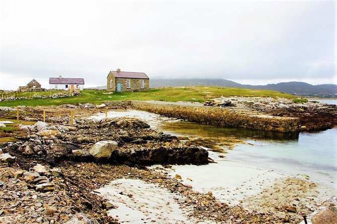 2.5 Hour Guided Sea Kayaking in Roundstone Bay - Stop 1 and Stop 2: what Roundstone and Roundstone Bay add