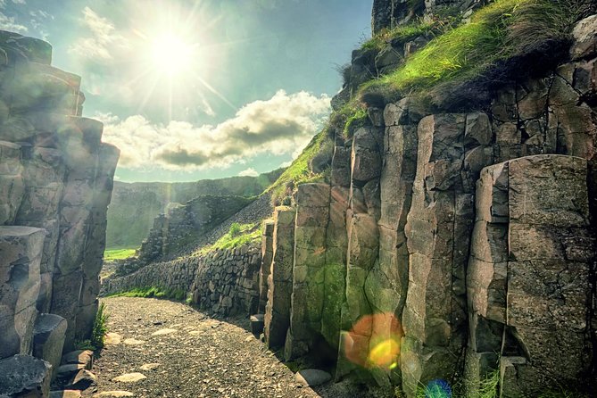 2-Day Northern Ireland Tour from Dublin Including Belfast and Giants Causeway - Belfast overnight: choosing between hostel vibe and hotel comfort