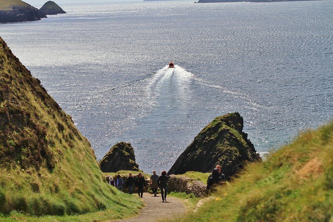 7-Day Ireland to Island Small Group Tour from Dublin - Day 6: Inis Oírr on a bike, then Galway streets and evening energy