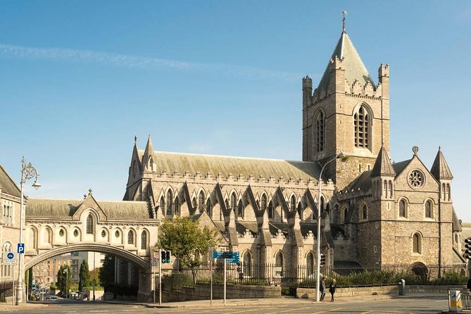 90 Minute Dublin Walking tour and Sightseeing tips - Dublin Castle and the Chester Beatty Library: authority and calm