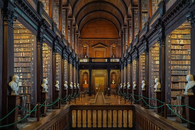 Book of Kells, Dublin Castle, Christ Church Cathedral Tour - The guide style: stories, humor, and questions that flow