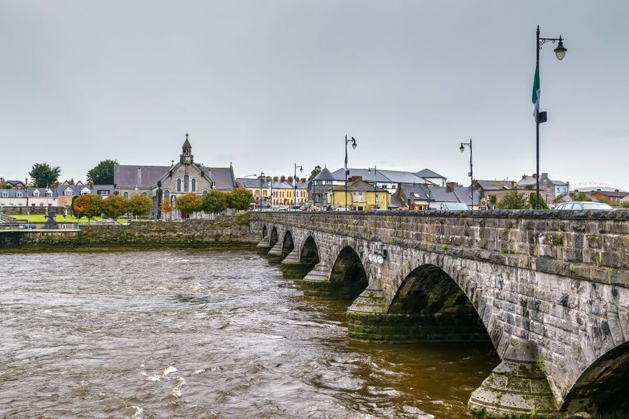 Cliffs of Moher and Blarney 2-Day Tour from Dublin - Bunratty Castle photo stop on the way back to Dublin