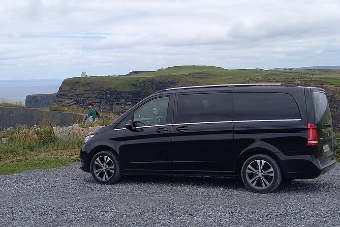 Cliffs of Moher and Burren Private Day Tour - Dunguaire Castle and Kinvara: a gentle start before the rugged coast