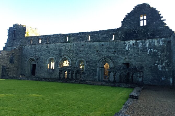 Cliffs of Moher & Bunratty Castle Day Tour - Private transportation and how the guide keeps the day smooth