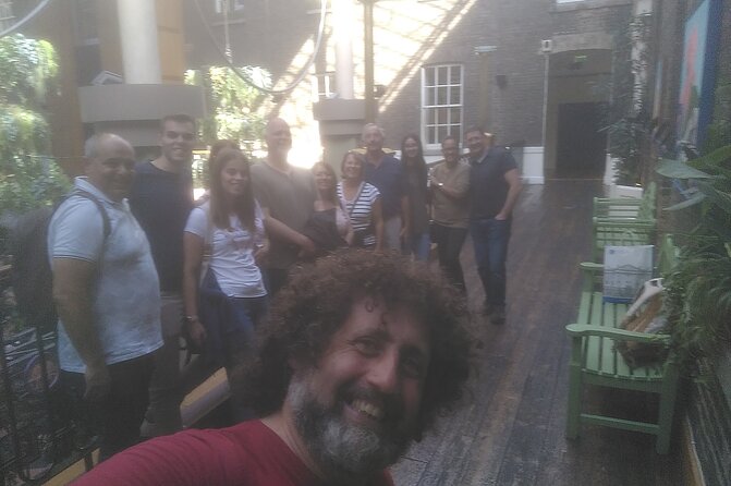 Complete tour of Dublin in Italian - Starting at Molly Malone, then heading into Temple Bar’s nightlife vibe