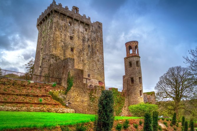 Cork and Blarney Castle Visit from Cobh by Train - Blarney Village and shopping breaks that do not waste time
