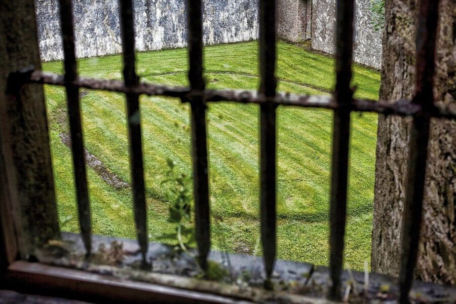 Cork: City Gaol Tour with Audio Guide - Interactive exhibits: daily patterns for inmates and wardens