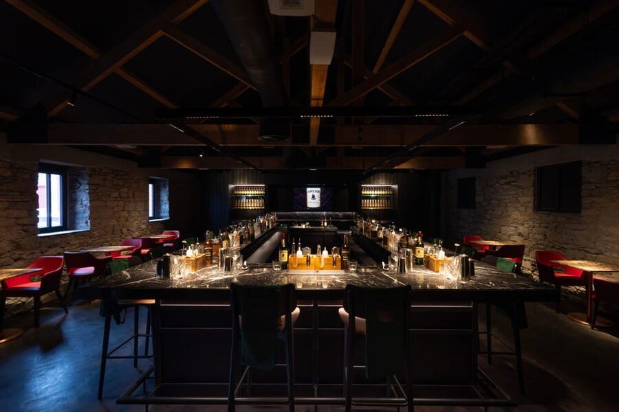 Cork: Jameson Cocktail Making Class at Midleton Distillery - Check in at reception and get oriented in English