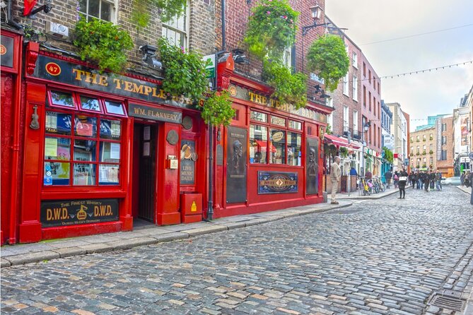 Cupid’s Trail: Romantic Puzzle Quest in Dublin - Starting at Fusiliers’ Arch near St Stephen’s Green, with your first clue