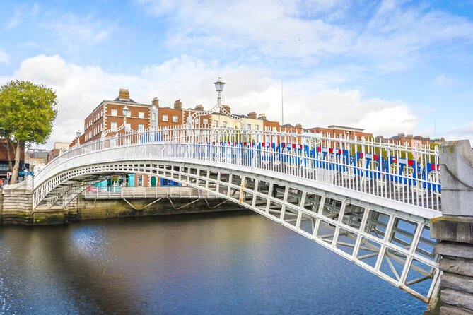Cupid’s Trail: Romantic Puzzle Quest in Dublin - Ha’Penny Bridge, Molly Malone Statue, the Irish Whiskey Museum, and Gormleys Fine Art