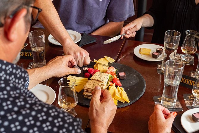 Deluxe Whiskey and Food Tasting in Dublin - Why This Dublin Whiskey Walk Works So Well