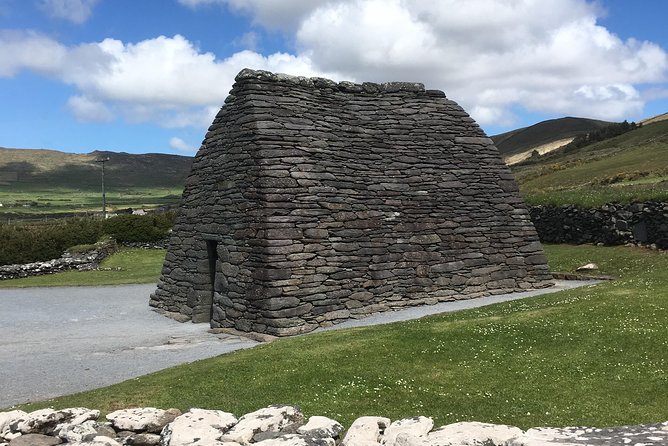 Dingle Peninsula & Slea Head Private Day Tour - Dun Chaoin Pier: a short stop with a big change in perspective