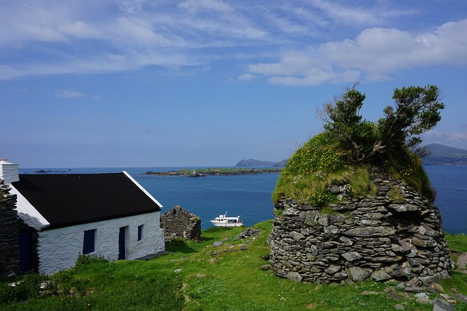 Dingle to Blasket Island Ferry - Rounding Slea Head on a 50-minute fast ferry