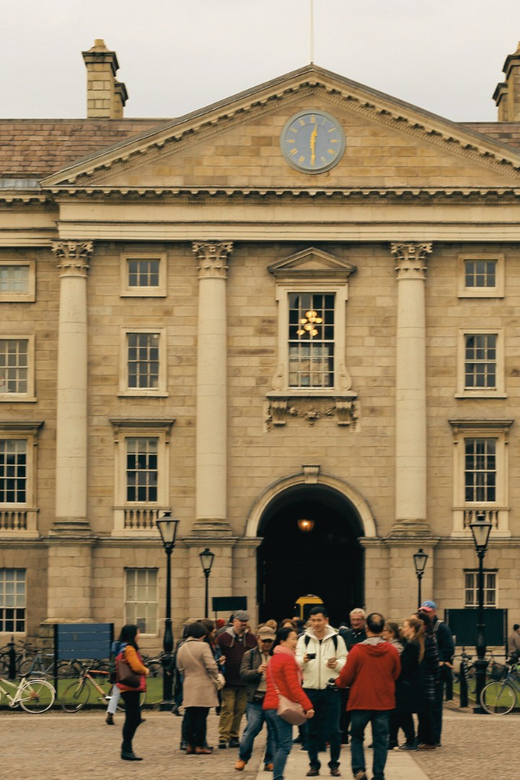 Dublin: 2 Hour City Center Guided Walking Tour - St Stephen’s Green finish: calm your legs in the city center