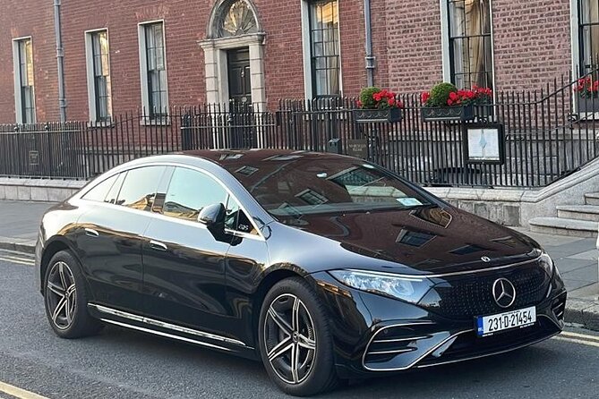 Dublin Airport Transfers: Luxury Transfer To/From DUB Per Vehicle - Finding your driver at Dublin Airport, without the stress