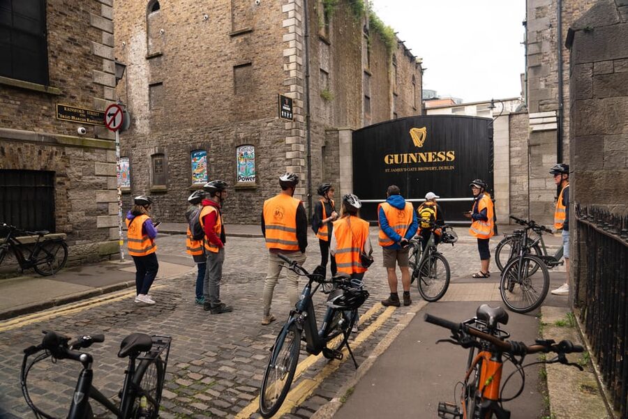 Dublin: Bike & E-Bike Tour with a Local Guide - Stop 1 to Stop 3: Dublin Castle and the Cathedral corridor