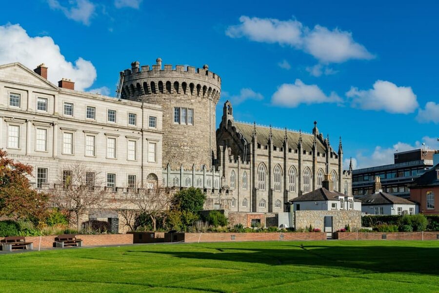 Dublin: Book of Kells, Dublin Castle and Christ Church Tour - What the 3-hour loop feels like in real time