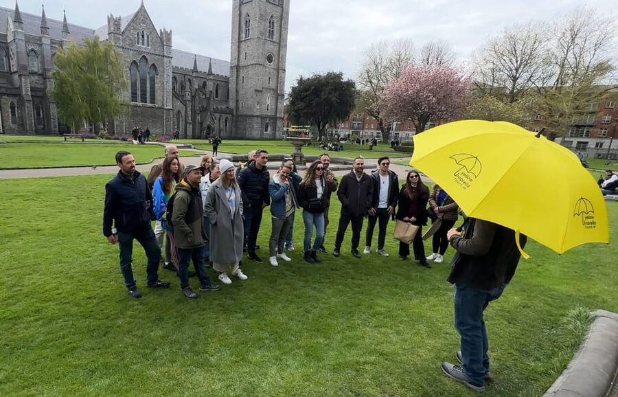 Dublin: Bucket List Sights Walking Tour - Dubh Linn Garden and Dublin Castle’s 1922 handover you can picture