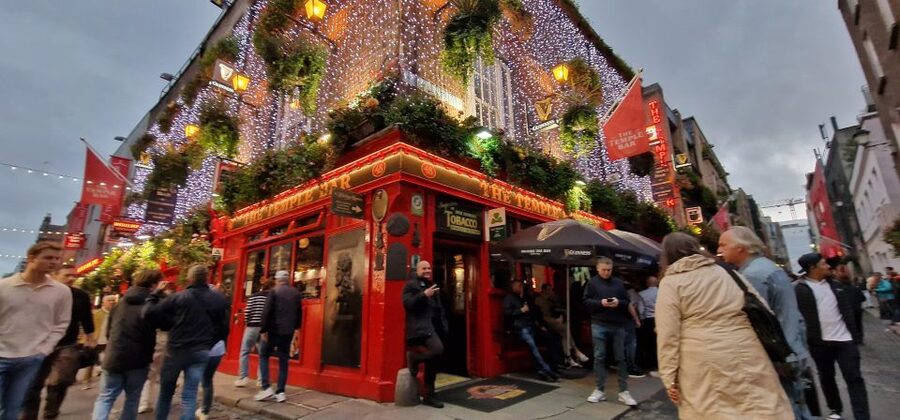 Dublin: Dublin City Highlights Private Guided Walking Tour - Your Music Start: Claddagh Records, the Wall of Fame, and Temple Bar