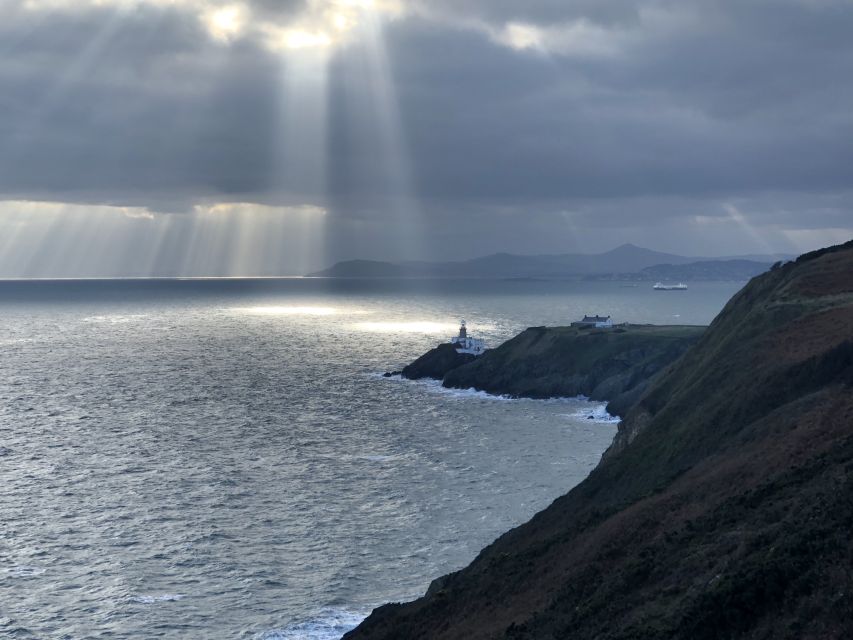 Dublin: Dublin Coastal Hike and Pints & Puppies - Getting There Without Stress: Howth Train Station and the Blood Stream Pub