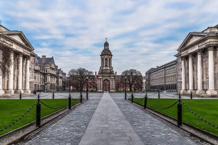 Dublin: Fast-Track Book of Kells Ticket & Dublin Castle Tour - Quick hits before you go