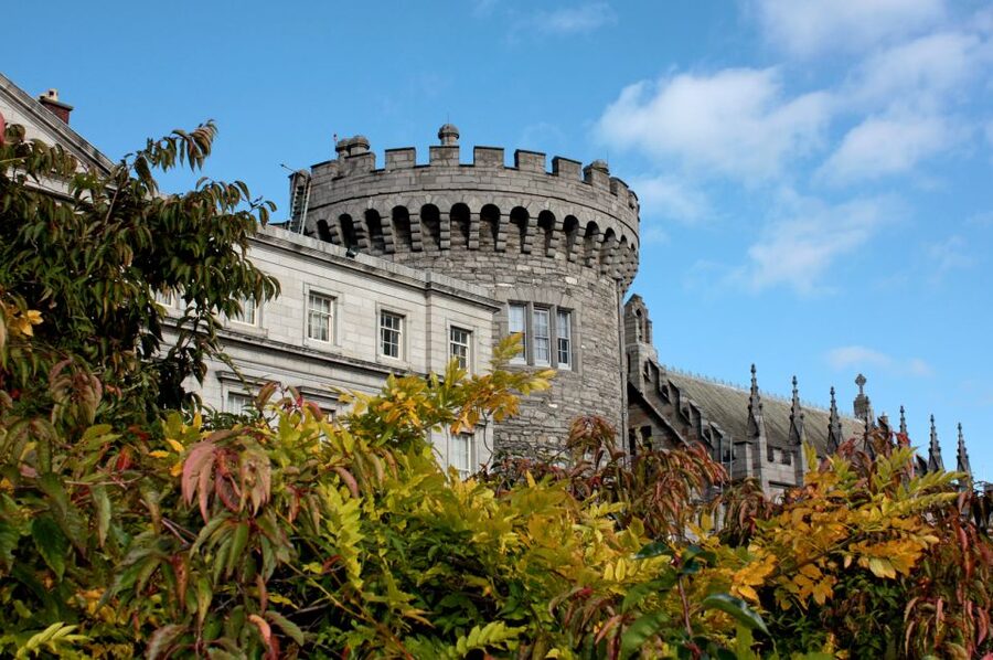Dublin: Fast-Track Book of Kells Ticket & Dublin Castle Tour - The “long room” vibe: Europe’s largest vaulted library