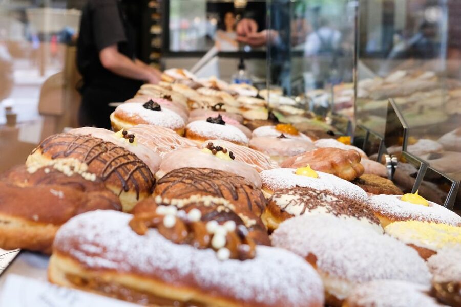 Dublin: Guided Delicious Donut Tour with Tastings - Temple Bar churros stop and the doughnut that steals the show