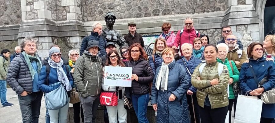 Dublin Highlights: 2.45-Hour Walking Tour in Italian - Starting at Henry Grattan Monument, Trinity College area, and the Molly Malone legend