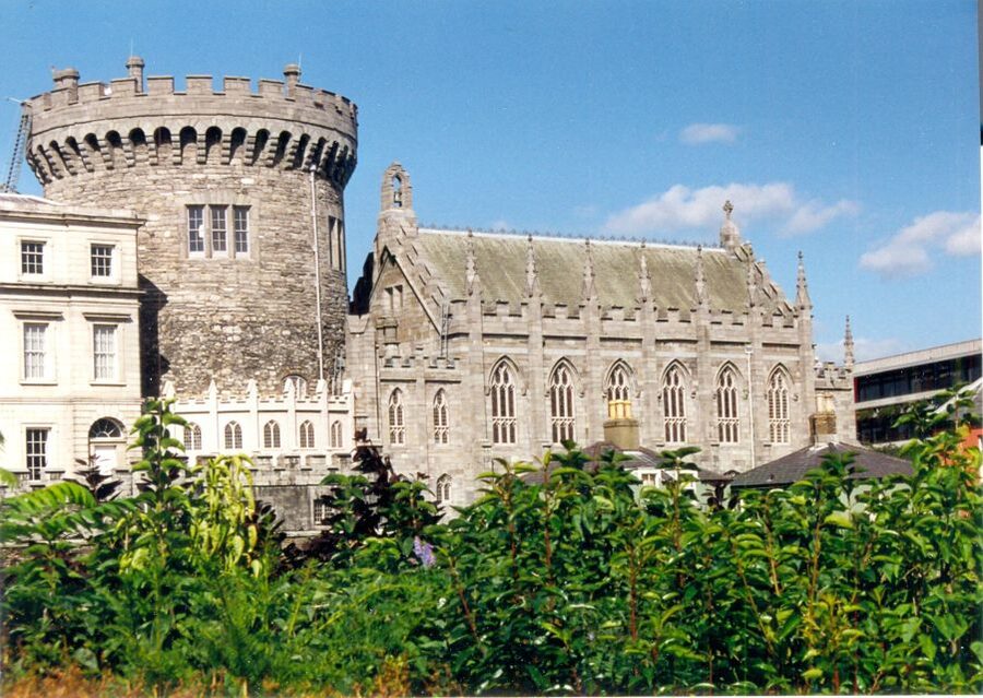 Dublin: Highlights and Hidden Corners Walking Tour - Fishamble Street and Smock Alley: Dublin gets weird here