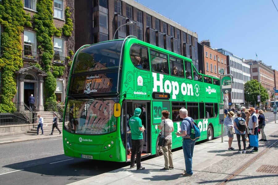 Dublin: Hop-on Hop-off Tour with Live German Commentary - How the 25 stops work for real sightseeing