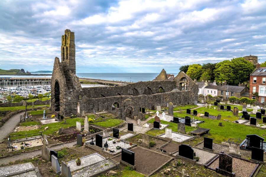Dublin: Howth Coastal Hiking Tour - Balscadden Bay down to the harbour, with seals on your mind