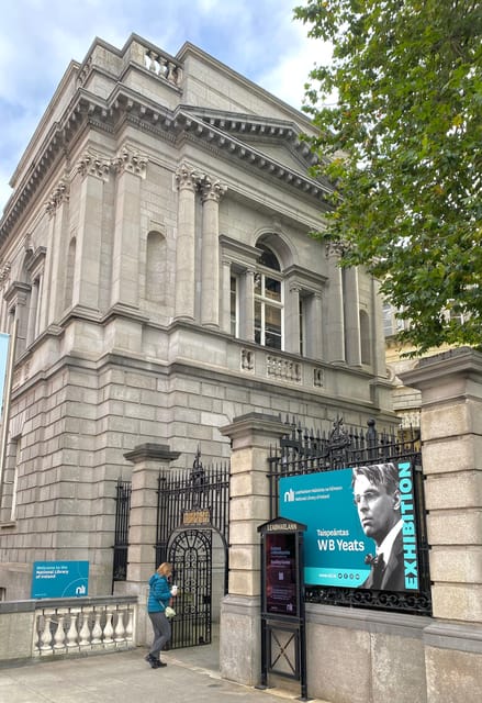 Dublin: Literary Walking Tour - Wilde, Yeats & Joyce - Starting at the Wolfe Tone Sculpture in St Stephen’s Green