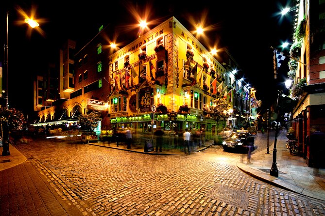Dublin Live Guided Panoramic Open-Top Night Bus Tour - Who this Dublin night bus tour is best for