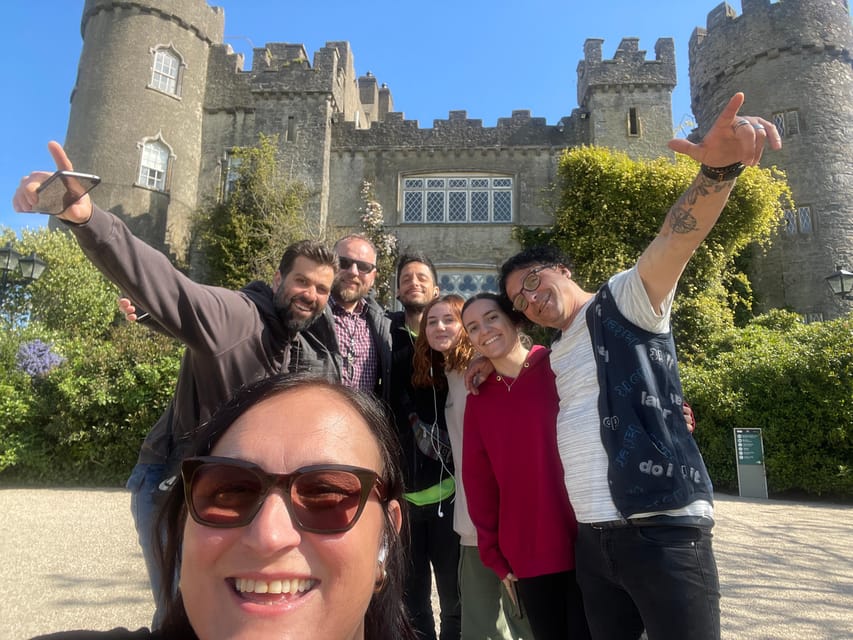 DUBLIN: Malahide castle and Howth MULTILINGUAL full day tour - Howth harbour: seals around the boats and real time for lunch