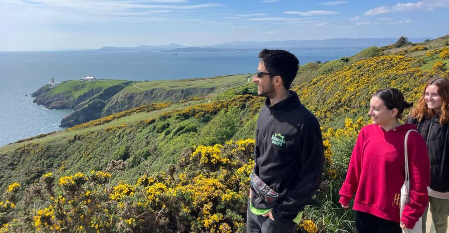 DUBLIN: Malahide castle and Howth MULTILINGUAL full day tour - Getting to the coast: the 9:30 AM start and how the day runs