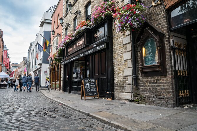 Dublin Old Town: Famous Pubs Exploration Game and Tour - Who Should Book This Interactive Pub Crawl