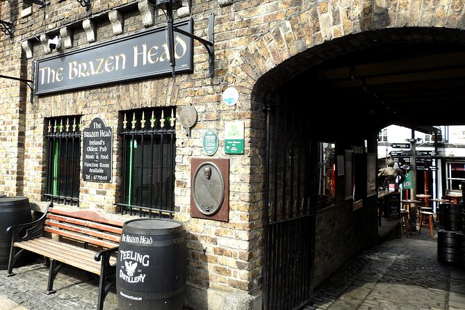 Dublin Old Town: Famous Pubs Exploration Game and Tour - Phone Game Basics: The Questo App and One Ticket for the Group