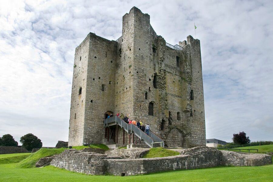 Dublin: Private Boyne Valley and Trim Castle Day Tour - Dunboyne Castle afternoon tea: a polished finish to a long half-day