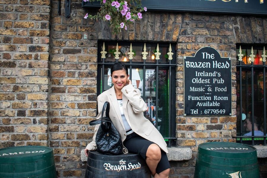 Dublin: Private Photo Experience - Molly Malone Start, and the Fast Momentum Factor