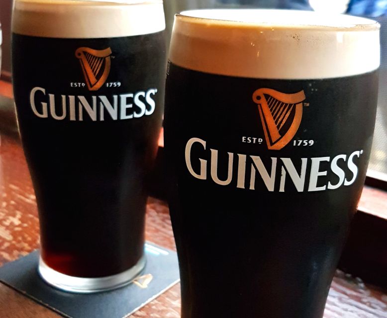 Dublin: Private Pub Tour - Inside The Oak on Crane Lane, then straight into Dublin’s pub mood