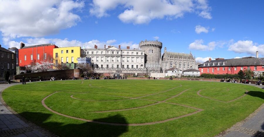 Dublin: Private Tour of City Monuments in Spanish - Dublin Castle as the finish line, with options for what comes next