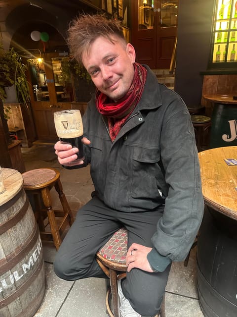 Dublin: Pub Tour. Pour The Perfect Guinness, Whiskey & Music - Traditional music session at the Victorian-style finish, with drinks in hand