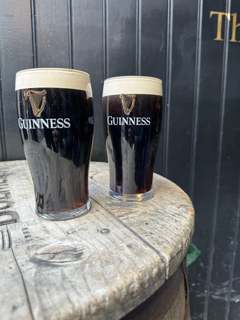 Dublin: Pub Tour. Pour The Perfect Guinness, Whiskey & Music - Temple Bar and the hands-on Guinness lesson you will remember
