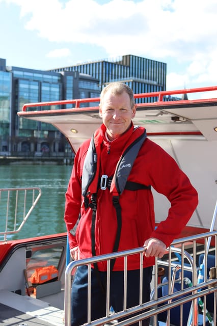 Dublin: River Liffey Sightseeing Cruise - Ha’penny Bridge and the Custom House: the Dublin landmarks the guide points out fast