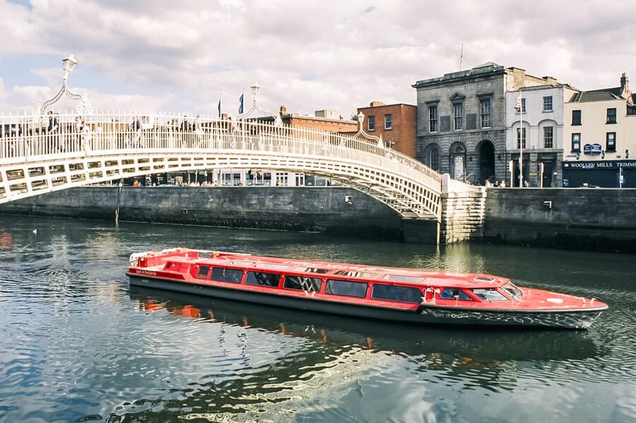 Dublin: River Liffey Sightseeing Cruise - Reclaimed land, Trinity College, and the Spire: seeing how Dublin grew outward
