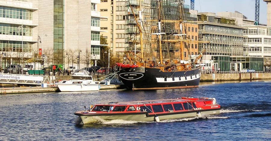 Dublin: River Liffey Sightseeing Cruise - Why the live guiding style makes 45 minutes feel like an hour-plus