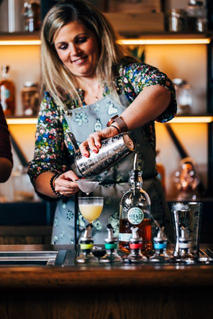 Dublin: Roe and Co Distillery Cocktail Workshop Experience - Two workshop styles: Flavours vs Beyond The Blend