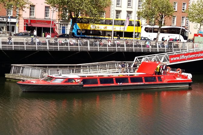 Dublin Sightseeing Cruise on River Liffey with Local Guide - Dublin Docklands: how shipyards turned into a modern city center