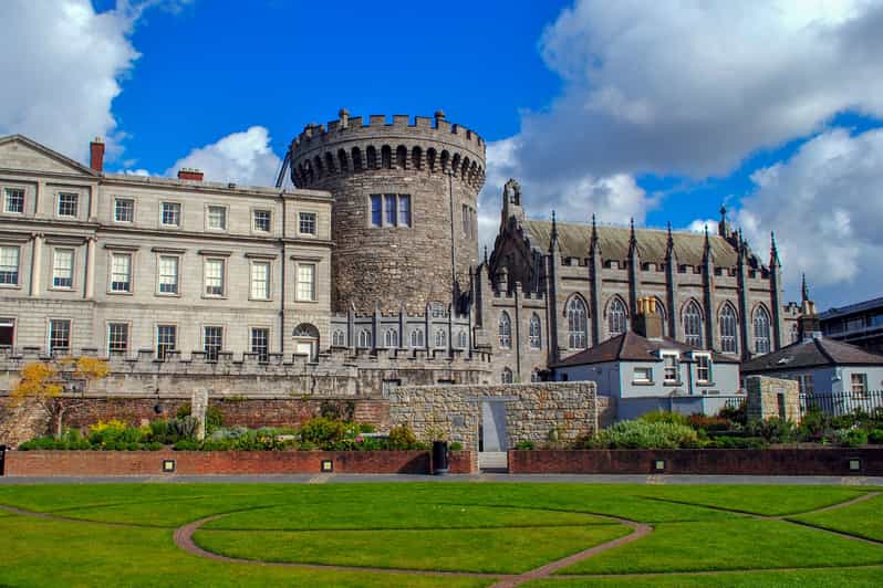Dublin: St Patrick's, Book of Kells, and Dublin Castle Tour - Dublin Castle exterior and gardens: 700 years of change, seen from the street