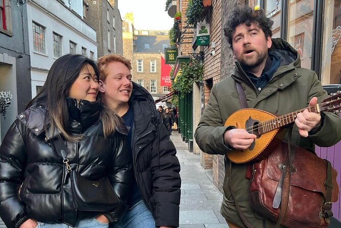 Dublin Traditional Irish Music Walking Tour with Live Performance - Dublin Castle steps: the quick ship street gate and famous footprints
